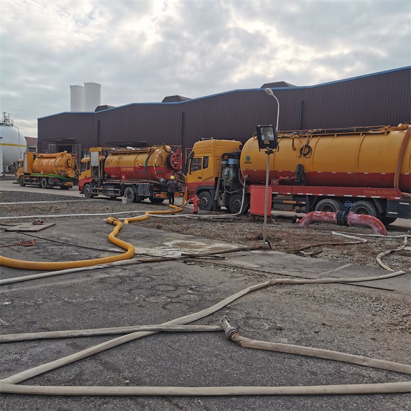 中兴镇污水池清理