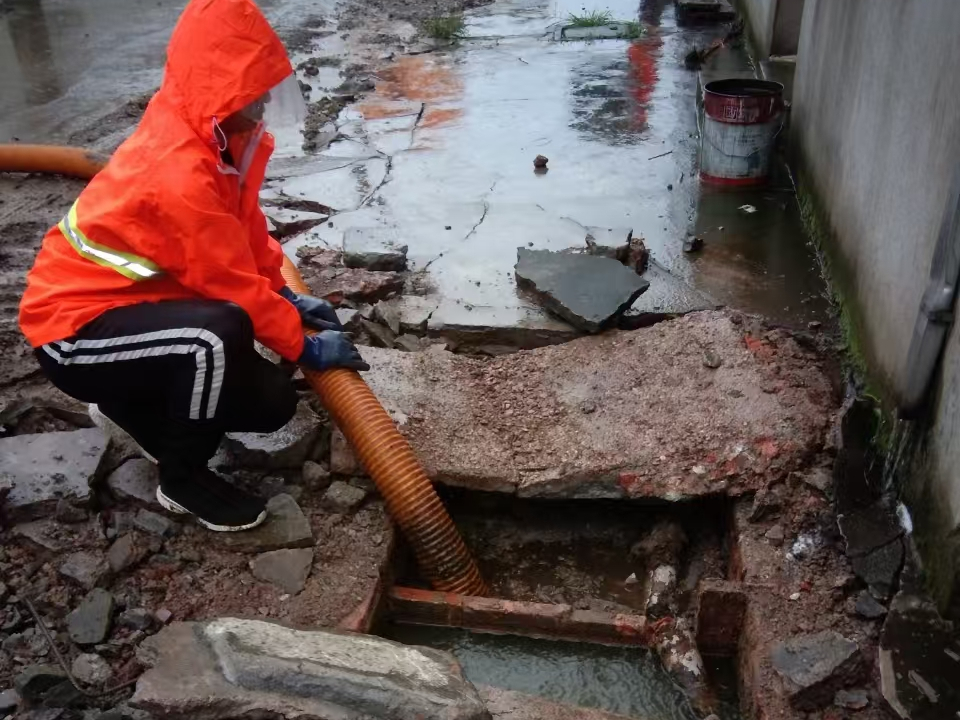 中兴镇专业清理污水池 炜誉市政以规范流程守护城市 “肠道”